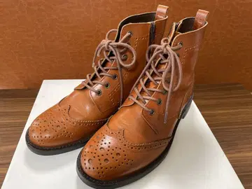 가죽 디자인 부츠