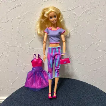 바비 인형 캐주얼 스타일