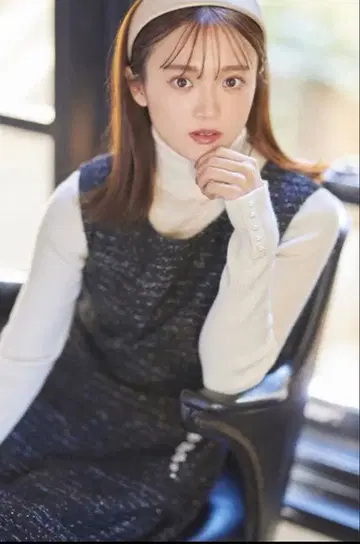 tocco closet 포켓 비쥬 부착 트위드 오버롤 스커트