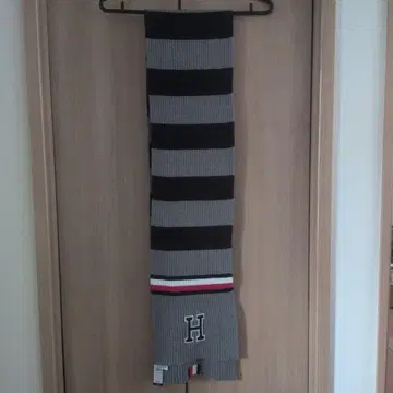 여성용 TOMMY HILFIGER 스트라이프 머플러 OS