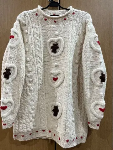 하트와 곰 모티브 니트 스웨터