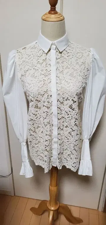 레이스 달린 화이트 셔츠 긴팔