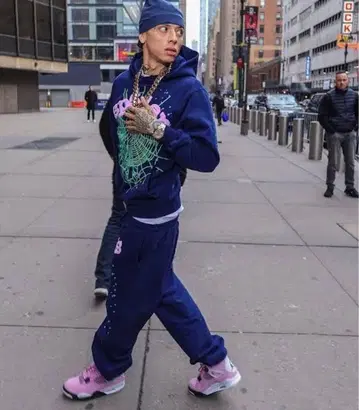 sp5der 네이비 후드티 Central cee 착용