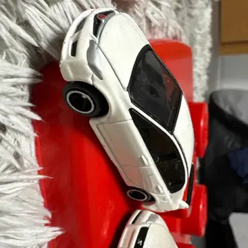 화이트 스포츠카 미니카