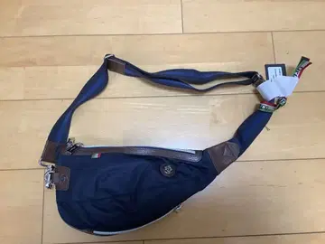 오로비안코 orobianco 바디백 네이비 미사용 새상품