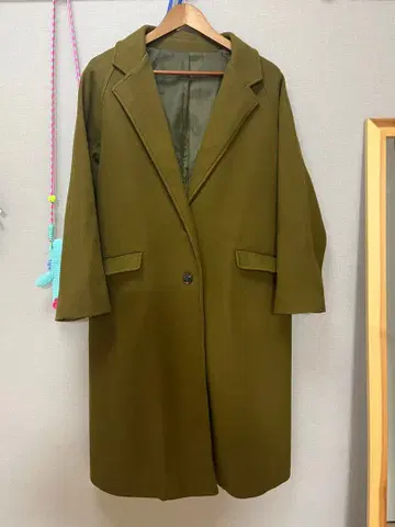 올리브 그린 롱 코트 카키색