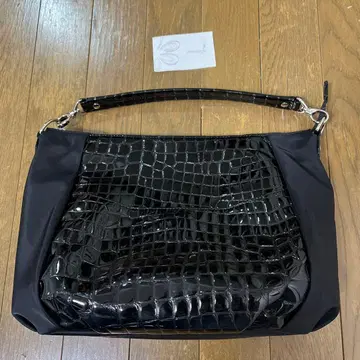 최종 가격! 새상품급 코코피오레 핸드백 블랙