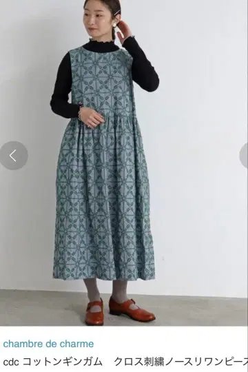 chambre de charme 코튼 깅엄 총 자수 민소매 원피스
