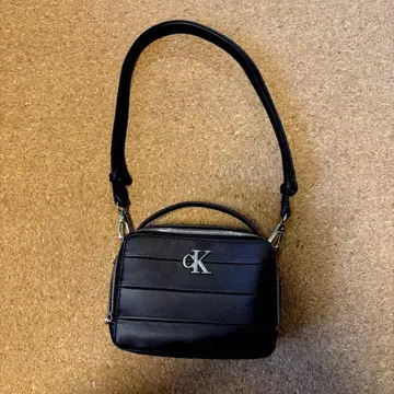 Calvin Klein 블랙 숄더백