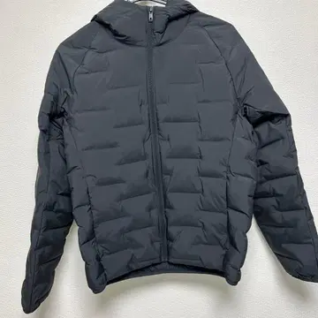 유니클로 퍼프 테크 후드티 블랙 S 사이즈