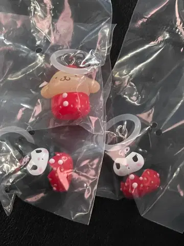 산리오 캐릭터즈 딸기 메지루시 액세서리 가챠