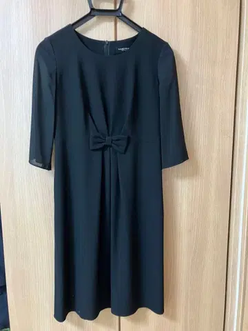 예복 도쿄 소와르 리본 포함 블랙 원피스