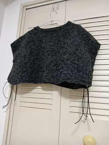 핸드메이드 블랙 그레이 mix 초와이드 울 100% 크롭 니트 베스트