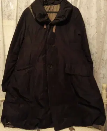 CRESCENT 후드 부착 블랙 다운 코트