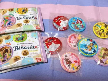 디즈니 자수 캔 배지가 달린 비스킷