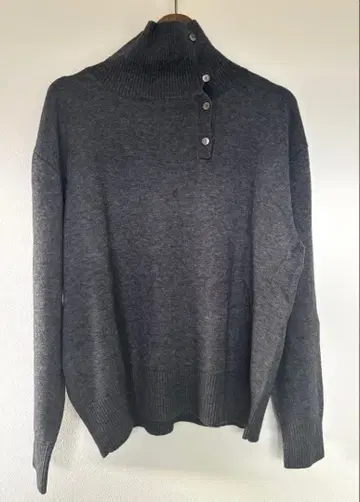 미즈이로 인드 버튼 디자인 상의 하이넥 풀오버 그레이