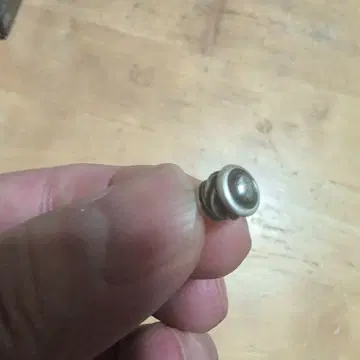 론 원스 커브드 스터드 귀찌