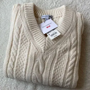 새상품 유니클로 케이블 니트 휴먼 우먼 스튜디오 클립 좋아하시는 분께