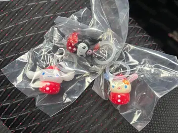 산리오 캐릭터즈 딸기 메지루시 액세서리 가챠