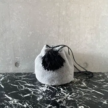 라드로우 LUDLOW 퍼 무스탕 보아 태슬 숄더백 그레이 x 블랙