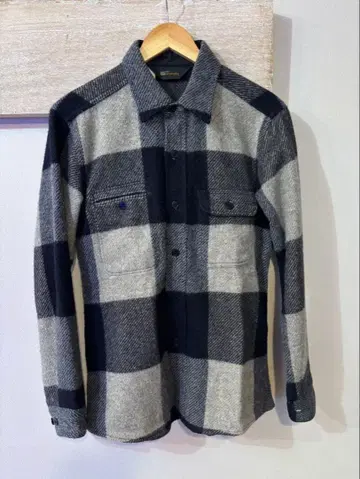 그레이와 네이비 모헤어 셔츠