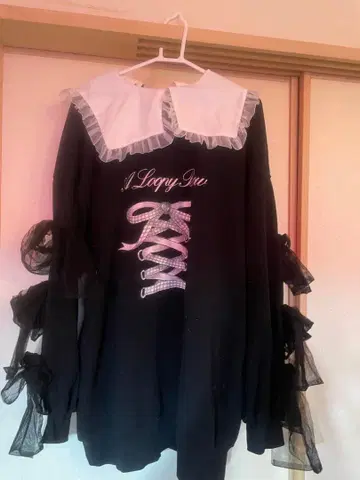 AnkRouge 블랙 프릴 소매 트레이닝복 원피스