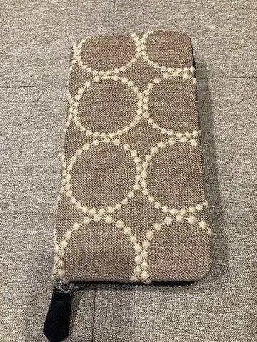 미나 페르호넨 탬버린 장지갑