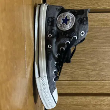 컨버스 스컬 패턴 하이컷 스니커즈