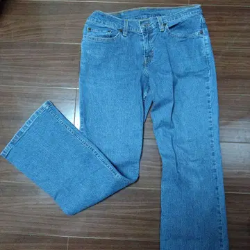 리바이스 518 슈퍼 로우 부츠컷 데님 3