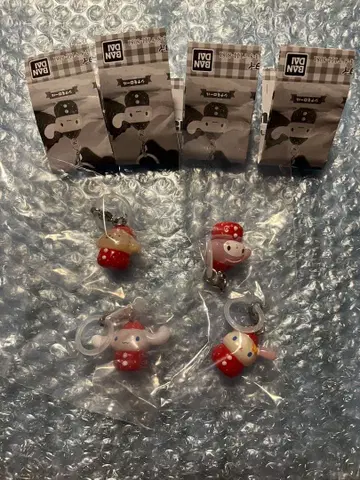 산리오 딸기 메지루시 액세서리 4종 세트 2