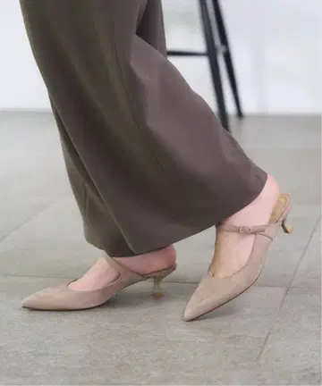 LE TALON 스트랩 뮬 베이지