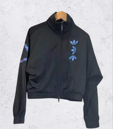 [ 거의 미사용 ] adidas 크롭 자켓 블랙 S 사이즈