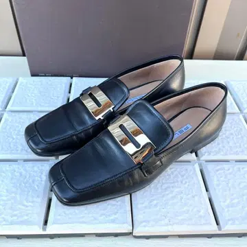 38 PELLICO 비트 로퍼 블랙 플랫 24.5