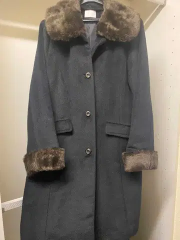 블랙 롱 코트 퍼 탈부착 가능