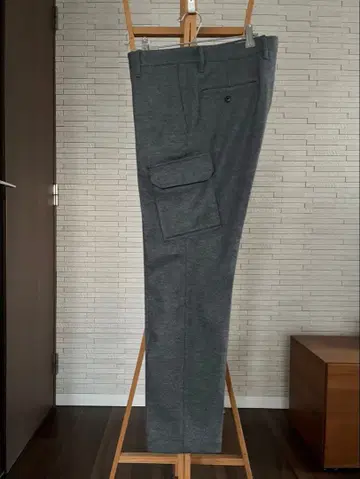 TOMORROWLAND 그레이 슬랙스 카고 포켓 부착