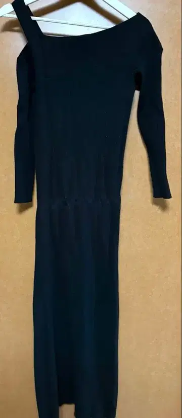 Darich 블랙 오프숄더 니트 원피스 롱