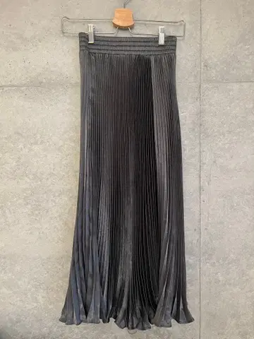 [ mericca ] 플리츠 스커트 광택 있음 그레이