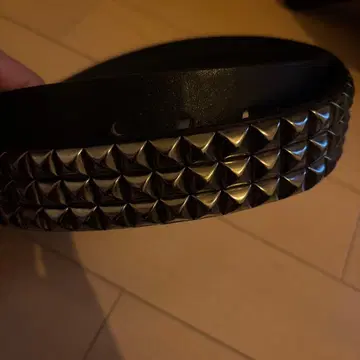 스터드 장식 블랙 가죽 벨트