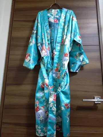 기모노풍 터콰이즈 일본풍 패턴 새틴 로브