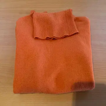 UNIQLO 캐시미어 터틀 니트