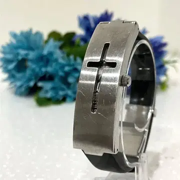 장폴고티에 팔찌 워치 크로스 디자인 쿼츠 배터리 새상품