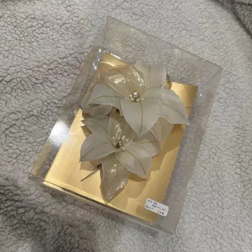 컨디션 최상 화이트 꽃 장식 펄 장식 성인식 백합 백금