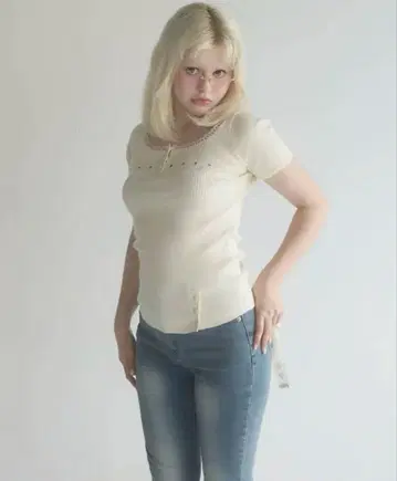 ANDMARY Lacey mary 로고 탑 아이보리