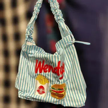 웬디스 스트라이프 패턴 숄더백