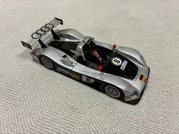 Audi R8R 1/18 스케일 모델 1999