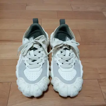 오니츠카타이거 스니커즈