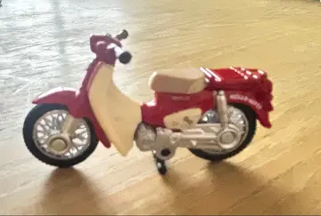 토미카 슈퍼커브 x HELLO KITTY 콜라보 모델