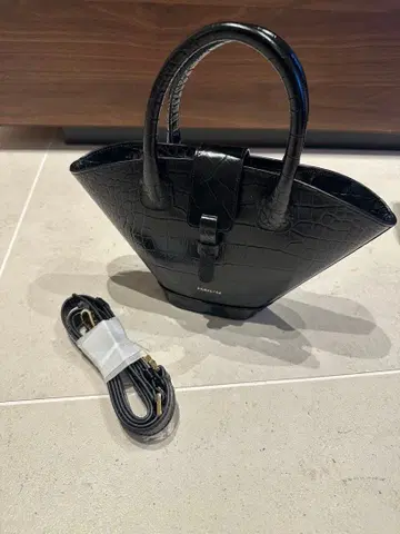 PARIS 04 블랙 크로커다일풍 핸드백