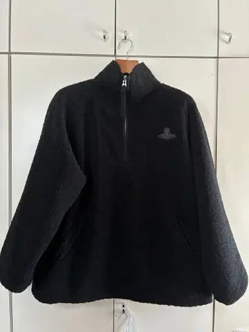 비비안 웨스트우드 블랙 플리스 하프 지퍼 자켓