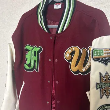 버건디 바시티 자켓 자수 로고 포함